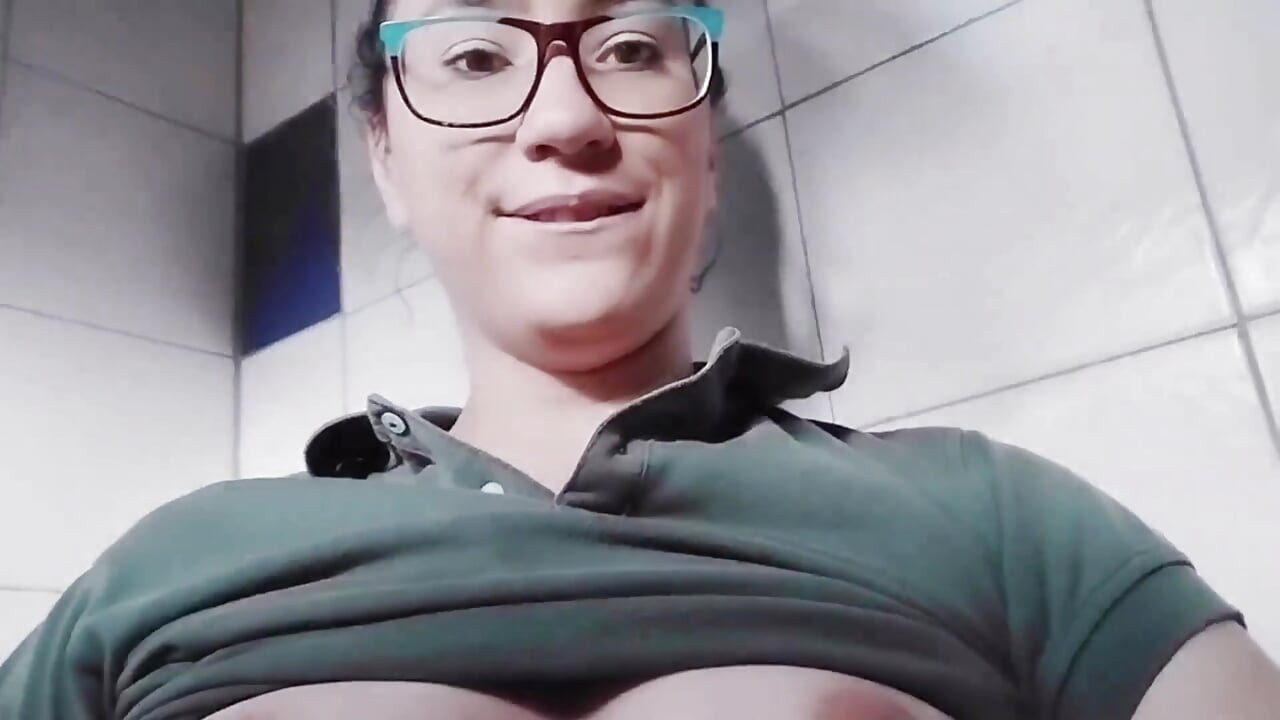 Ukazuji holou kundičku v Domě mého souseda