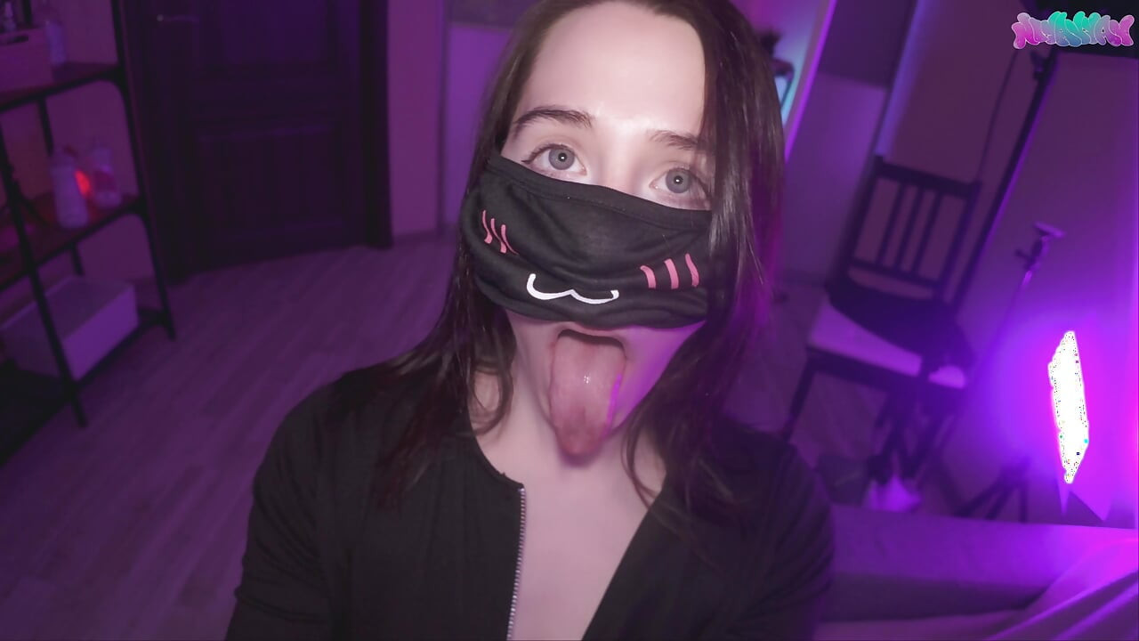Super nat glijmiddel pov-seks met gemaskerde perfecte babe slikt mijn sperma
