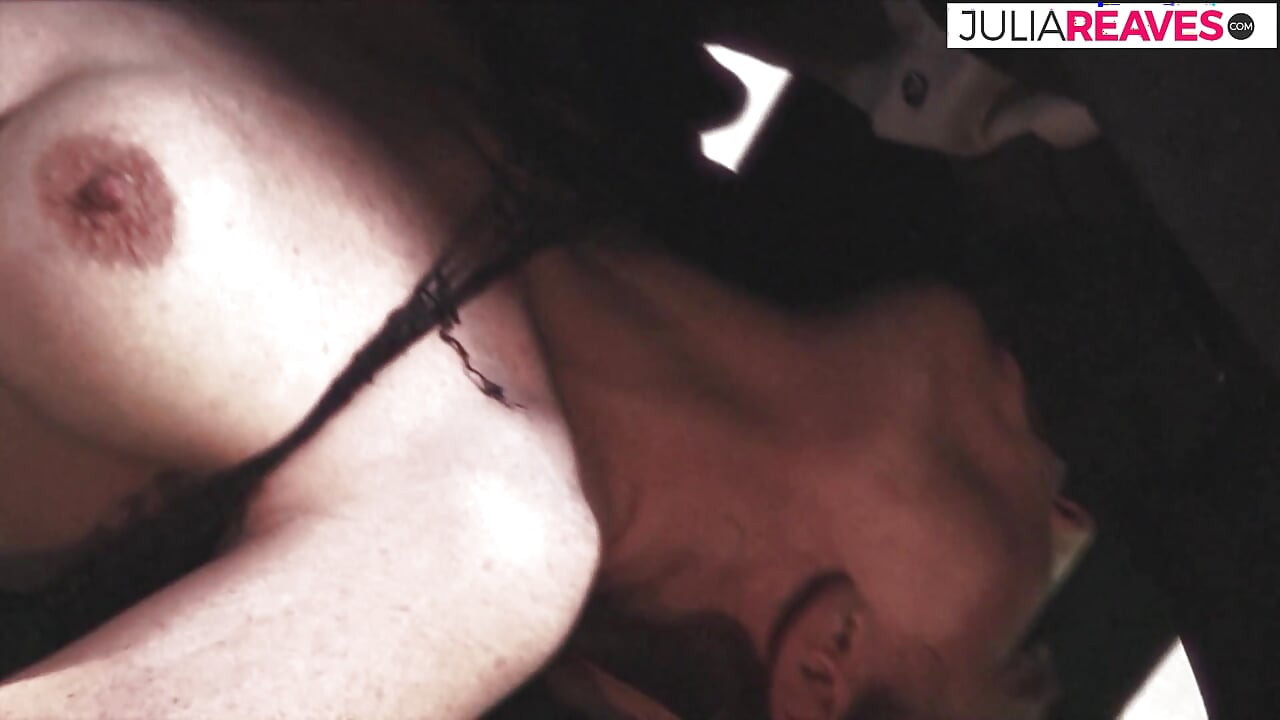 Geile slet krijgt een lading sperma in haar kut