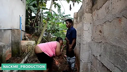 Schmutzige oma ohne haus wird von einem pleite gefickt