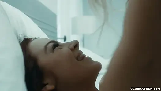 Kayden Kross ateşli lezbiyen videosunda Evelin Stone'un sikini yiyor