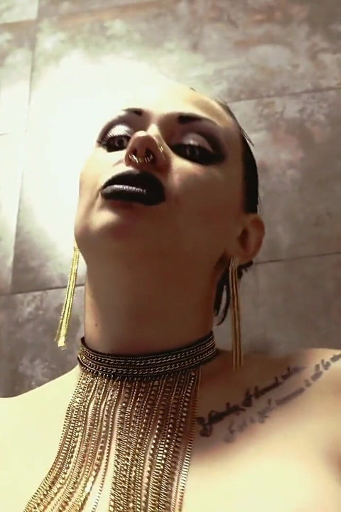 Erken boşalma demoness ile hızlı sikişten sonra canlı canlı yutuyor!