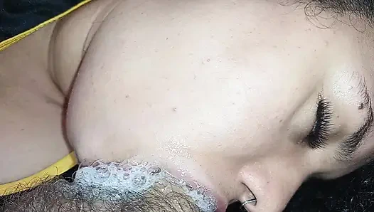 POV BLUBBERND ÜBERALL AUF HEISSEM SPEIKEL VON SCHLAMPE, DIE EINEN SCHWANZ VERSCHMIERT