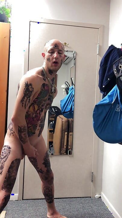 Tatted Twink Masturbacja Solo