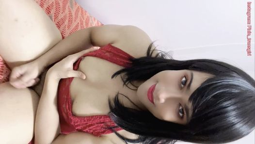 Hermosa india mariquita se masturba y se corre