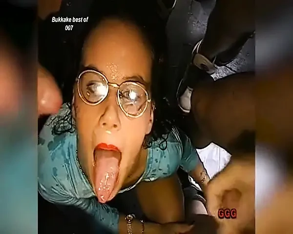 戴眼镜的颜射荡妇让她的脸被精液浸透