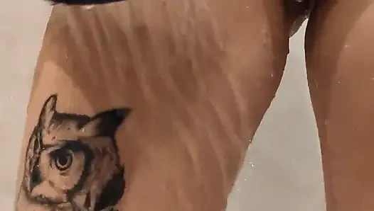 Adik tiri bugil di kamar mandi