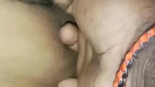 Tante tamil yang cantik ngasih rekaman seks pribadinya sama suaminya