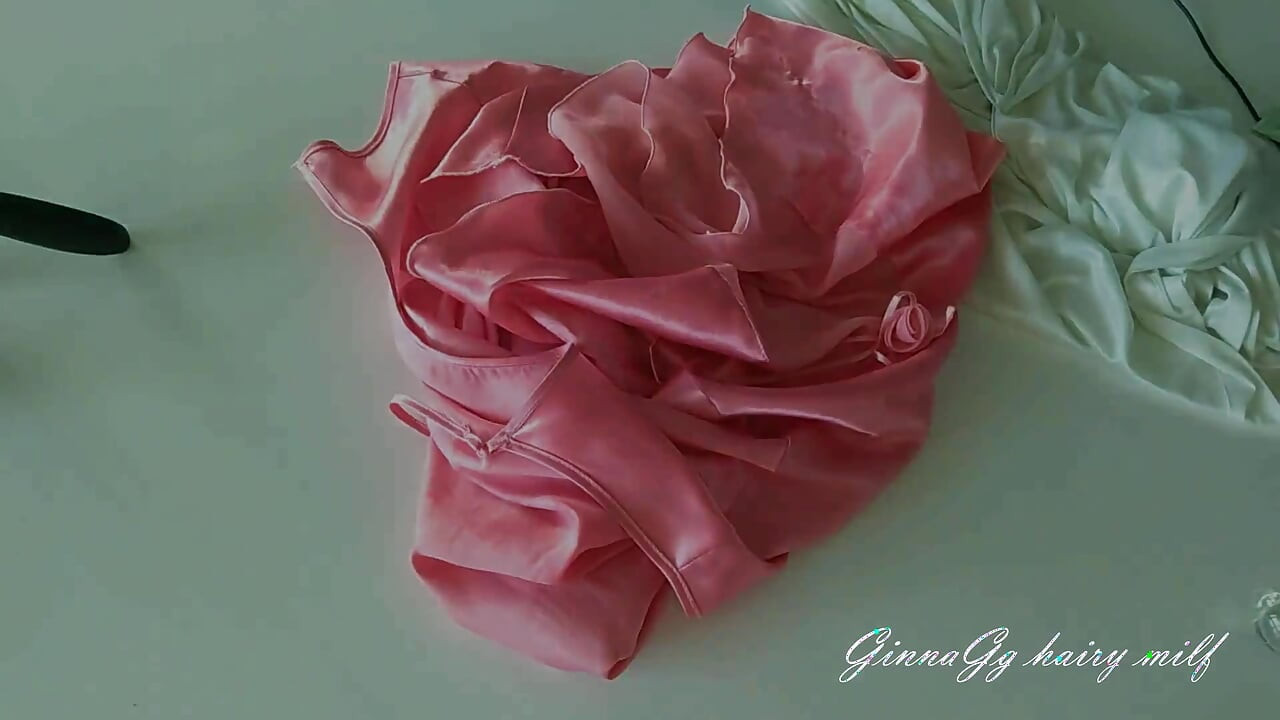 کرمپای در کس پرمو، کس کلفت از کیر شیشه ای می ریزد - Ginnagg