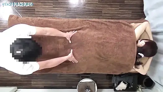 Uncensored Raw Creampie, a Beautiful and Elegant Office Lady Returns, Drawn to Hot Oil and Her Irresistible Scent