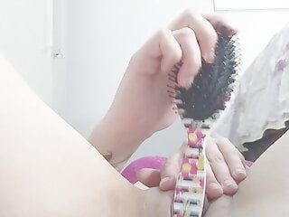 hottie sticking brush in pussy
