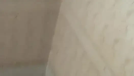 Göğüslerime aç olduğunu biliyorum