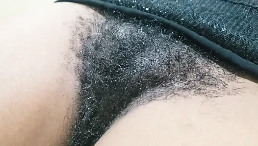 Video rekaman seks tante seksi rambut cokelat dengan memek berbulu - close up