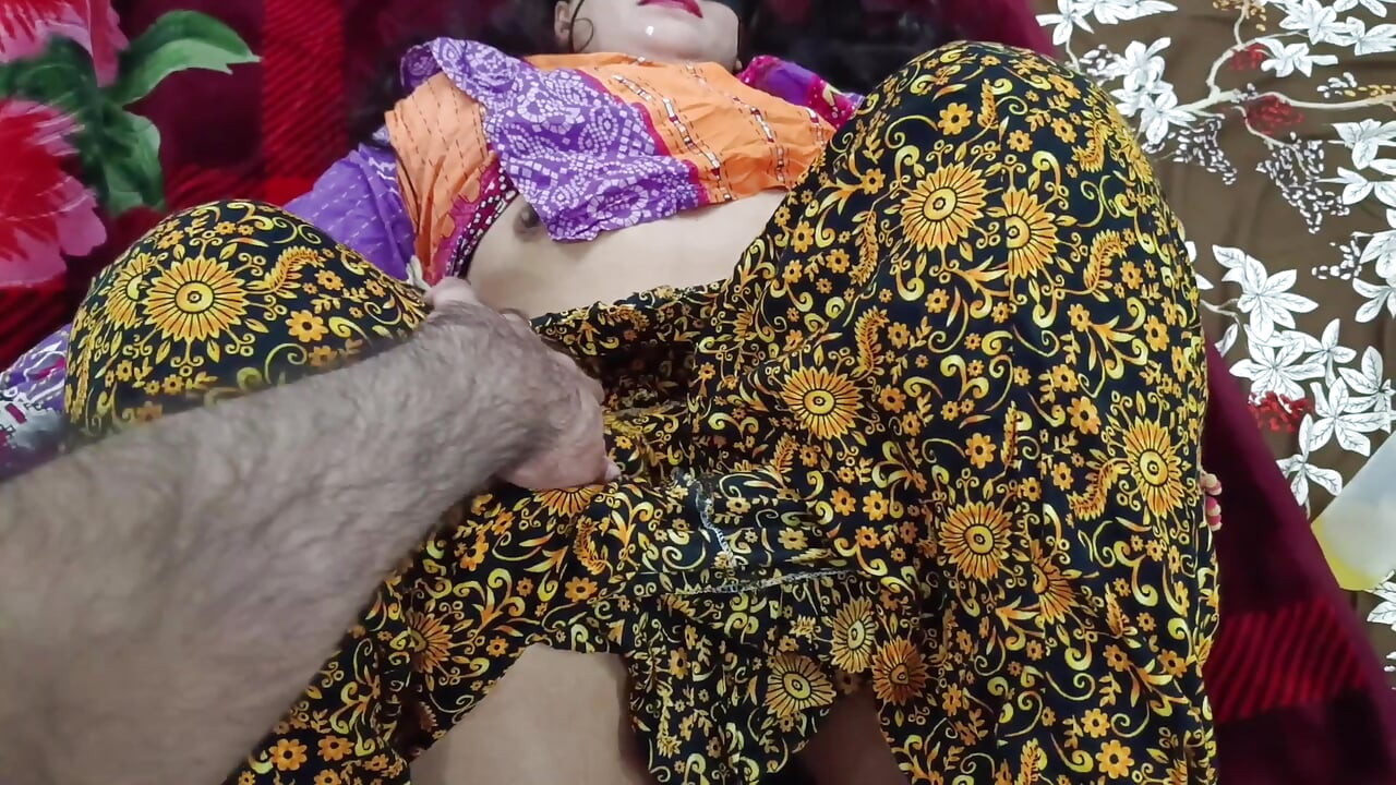 Desi Pakistani Beautiful Housewife Moaning When Penetrated By Lucky Old Man