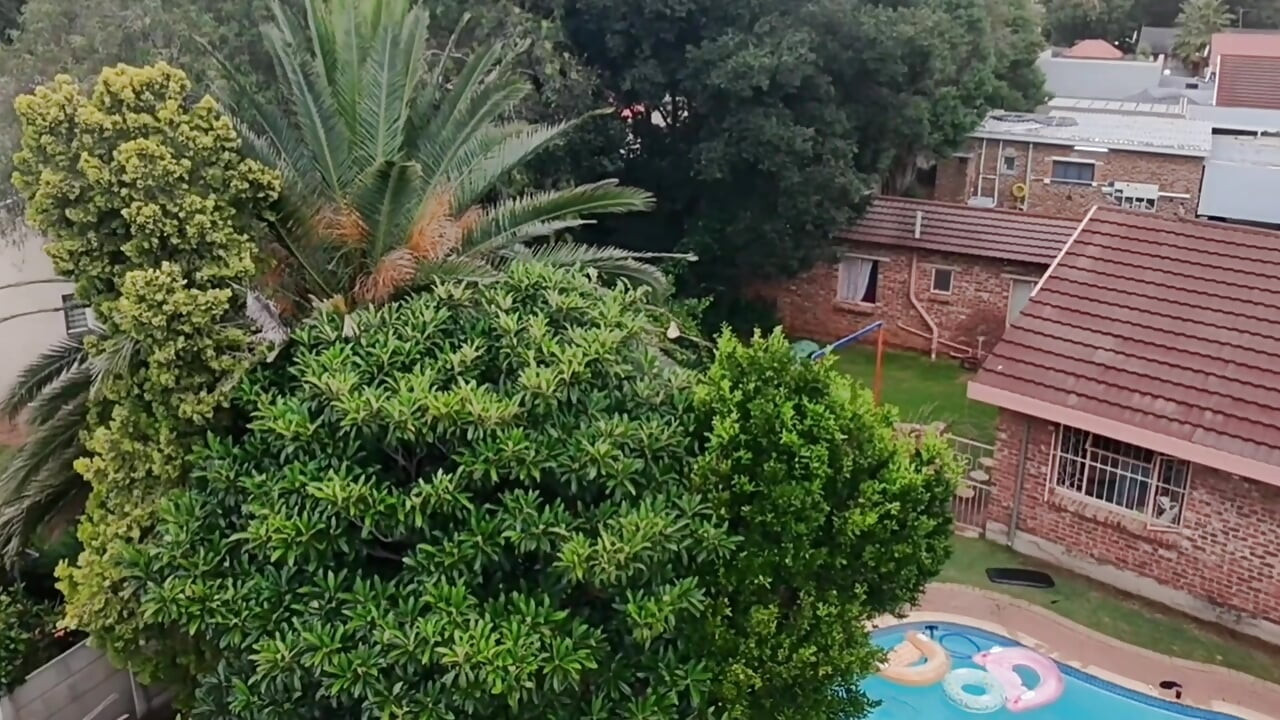 Capturados meus vizinhos fodendo quando voam com meu drone