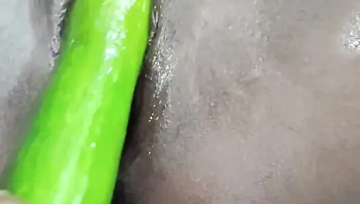 Pati ne mere chut me kheera dalakar chut ko fadkar diya