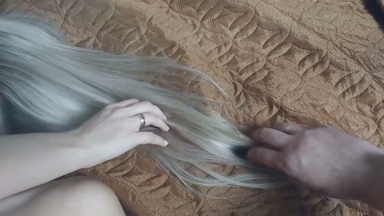 Haarjob blondine speelt met pik, milf haar komt klaar op zijn hoofd
