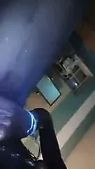 Vazaha pisse sur Vanessa de Nosy be