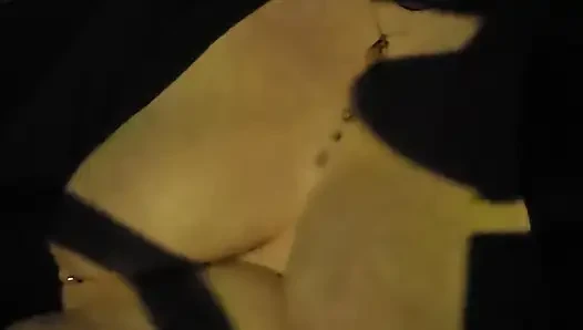 Eve çıplak dönüyor
