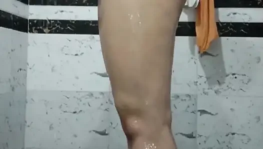 Priya bhabi erkek arkadaşıyla ateşli banyo yapıyor
