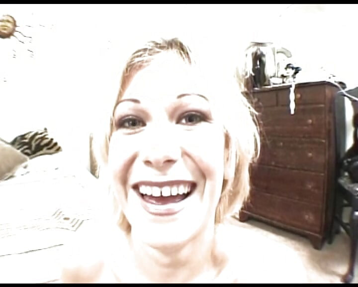 Blond milf zakneblowany i głębokie gardło Masywny kutas