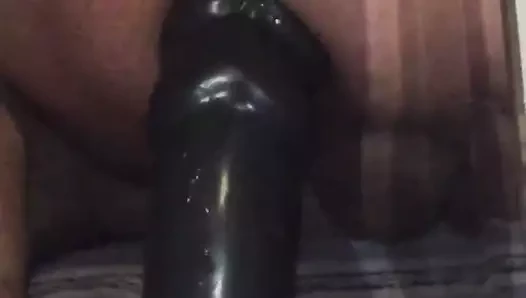 Bu yapay penis çok iyi hissettiriyor.