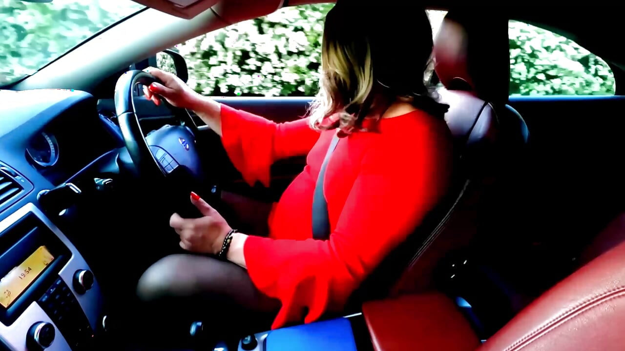 Amatérský crossdresser Kellycd2022 masturbuje na slunci