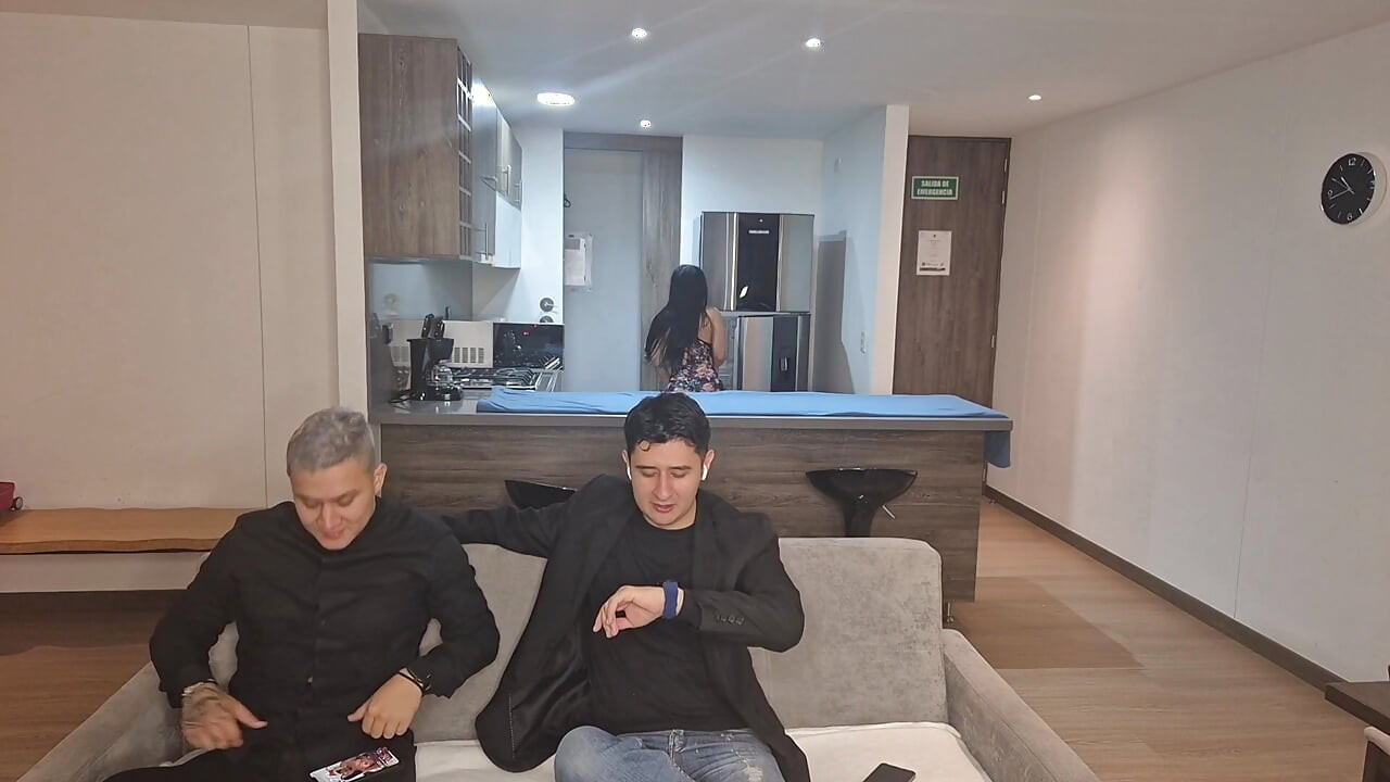 Düşünmeden En Iyi Arkadaşimin Üvey Kiz Kardeşiyle Seks Yapiyorum Ve Futbol Maçi Izliyoruz