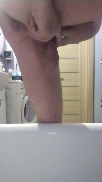 Double yellow trickle in bathroom