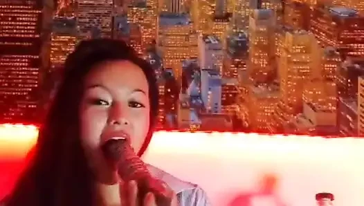 Intense perreo dancing with Karol g and Alicia Keys in my first live, wa...