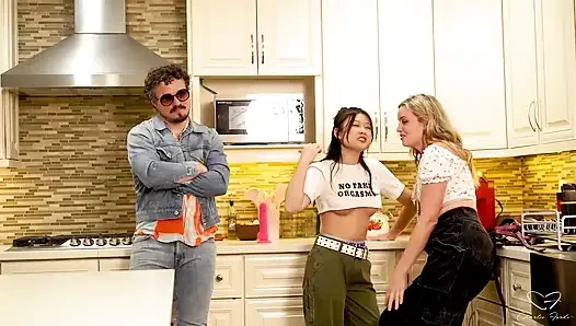 Si cantik lesbian charlie forde dan lulu chu dientot sama pria pendahulu waktu