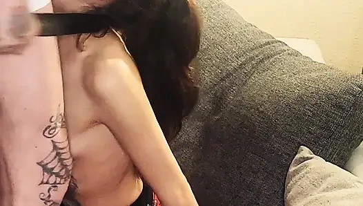 Милфу-крошку жестко трахают