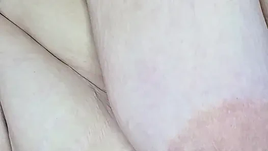 Memek cewek ini digosok dan dicrot di dalam