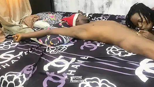 Yaramaz oyunlar oynadıktan sonra üvey kız kardeşimi siktim