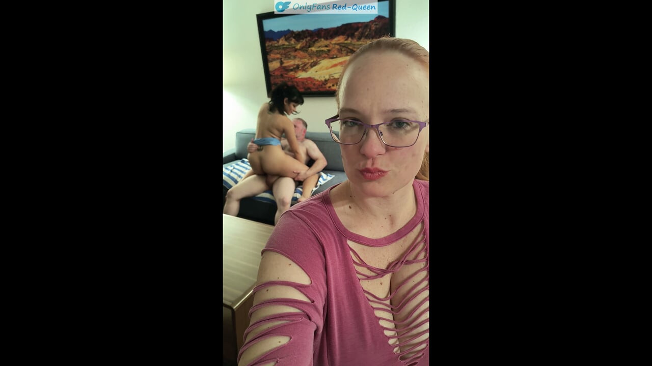 Cuckquean Selfie - Real Wife filmer seg selv som blir cucked av Hot Athletic Asian Girl Channy Crossfire