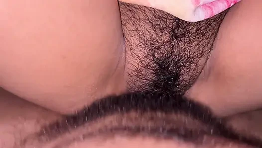 Индийская пара дези имеет хардкорного товарища и трахается в личной комнате, романтический секс