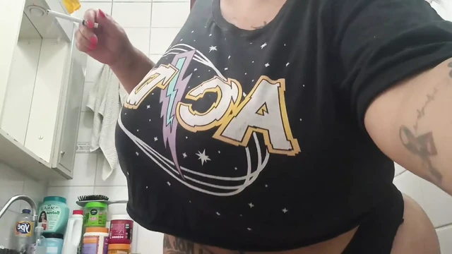 BBW Smoking in the Bathroom