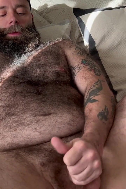Extremely Hairy American Bear Daddy Cums on Himself