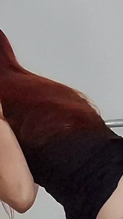 ผู้หญิงถูกจับได้ว่าขโมยของในร้านและตํารวจลงโทษเธอ | คลิป 1