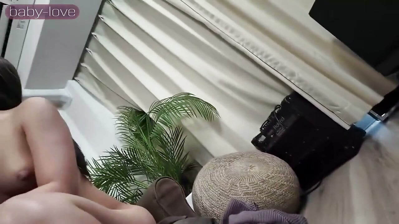 夏威夷晒黑的户外美女 Fs 第一次尝试, 太阳亲吻的身体颤抖, 因为深度驱动导致内射完成