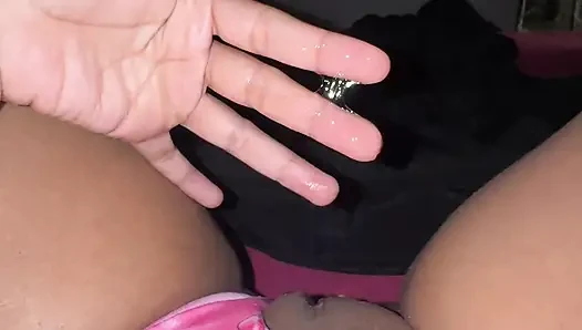 Gadis memek besar masturbasi