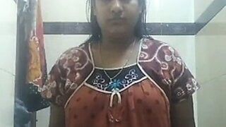 Desi rajasthani bhabhi 洗澡，印度阿姨 大乳头，妻子