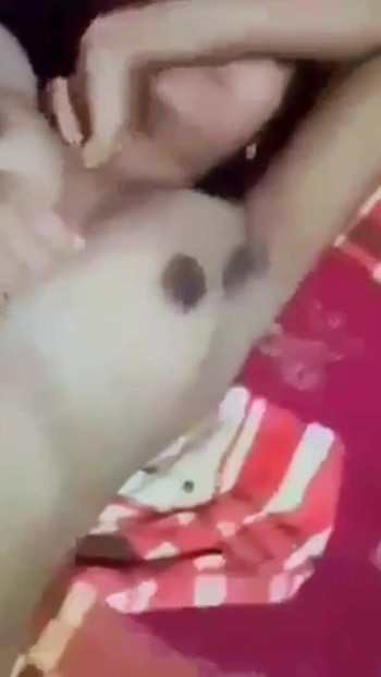 "aaj meri premika ka janmdin hai aur main uske vishesh ko uphar men pal dekhna chahie"
