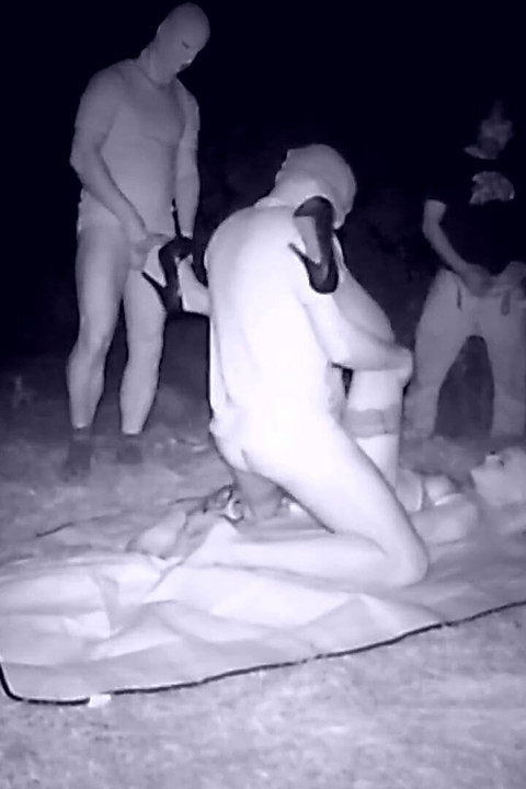 Alexa Gold의 주차장 모험(야간 투시)