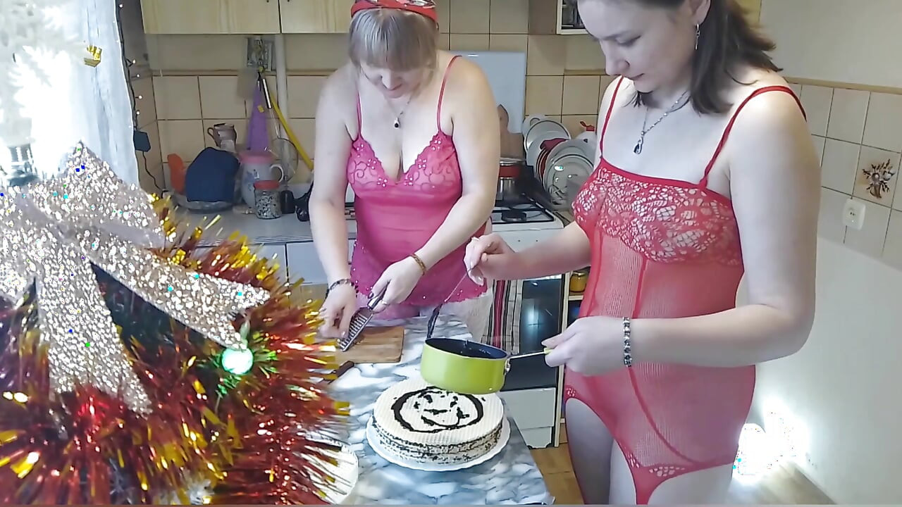 I Make a Sweet Breakfast Naked with My Busty MILF Girlfriend.