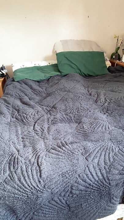 Originele slechte meid in het huis alleen heet en klaar met een geil gevoel en klaar voor een geolied leuke sessie