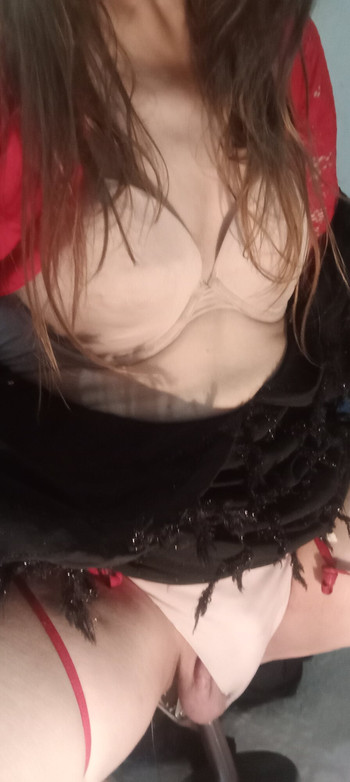 穿着性感内衣的娘娘腔变装者