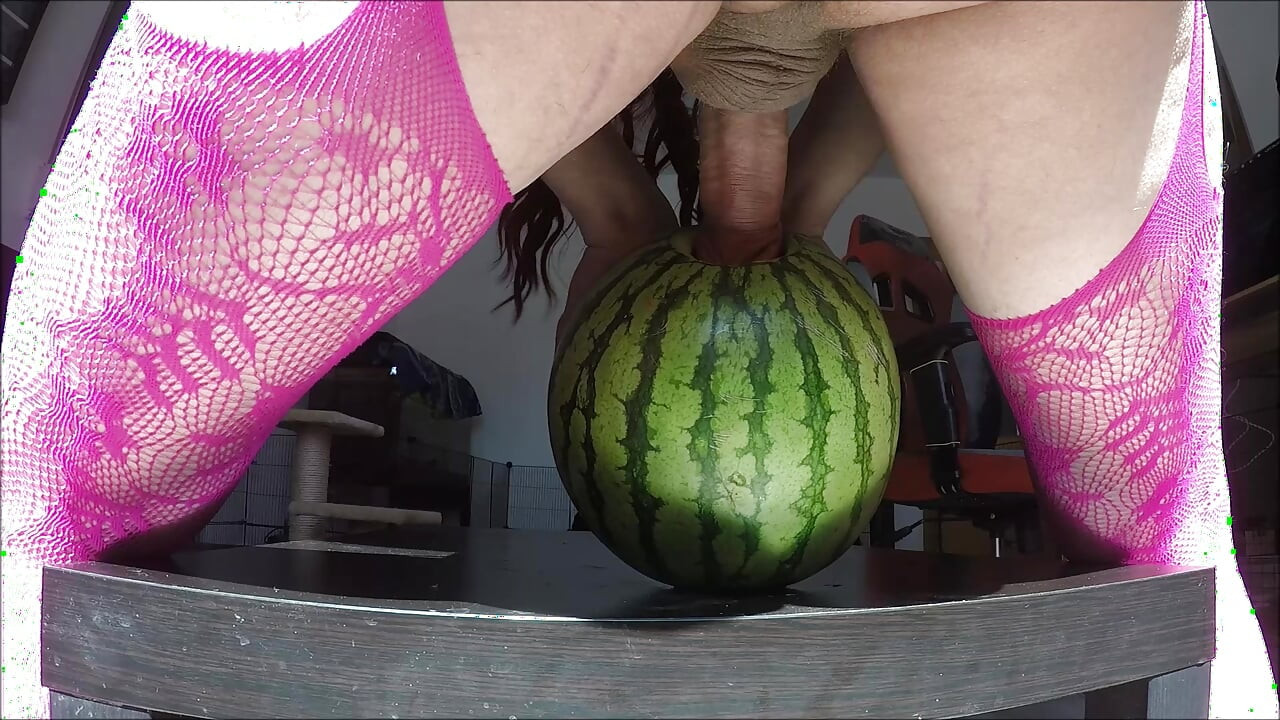 變性人操西瓜並射精