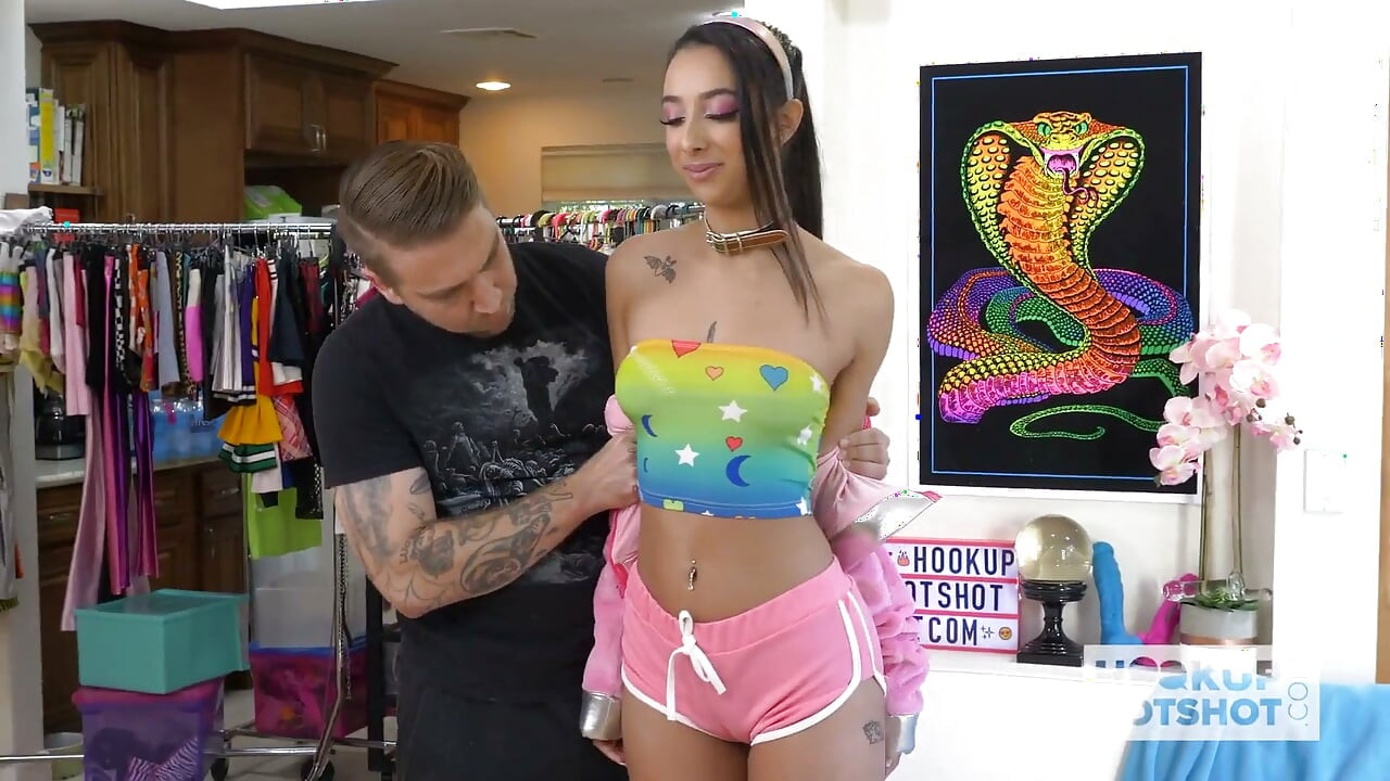 Gorgeous teen Kiarra Kai gets pounded hard by online hookup