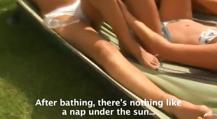 Trei curve tinere în căutare de orgasm